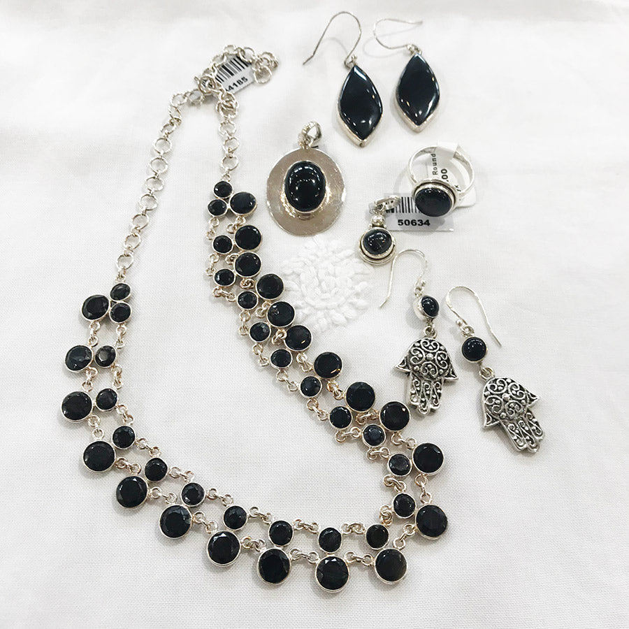 GEMSTONE MAGIC & MEANING: ONYX
