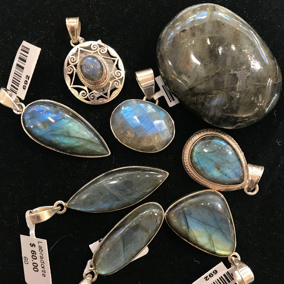 GEMSTONE MEANING & MAGIC: LABRADORITE