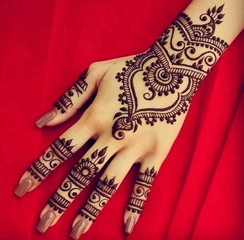 Traditional Techniques: The Art of Henna