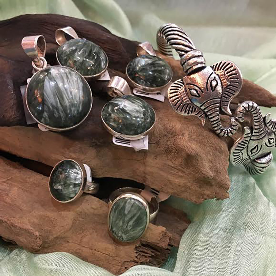 GEMSTONE MAGIC & MEANING: SERAPHINITE