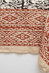 Block Print Floral Tablecloth in Crespicular Vines