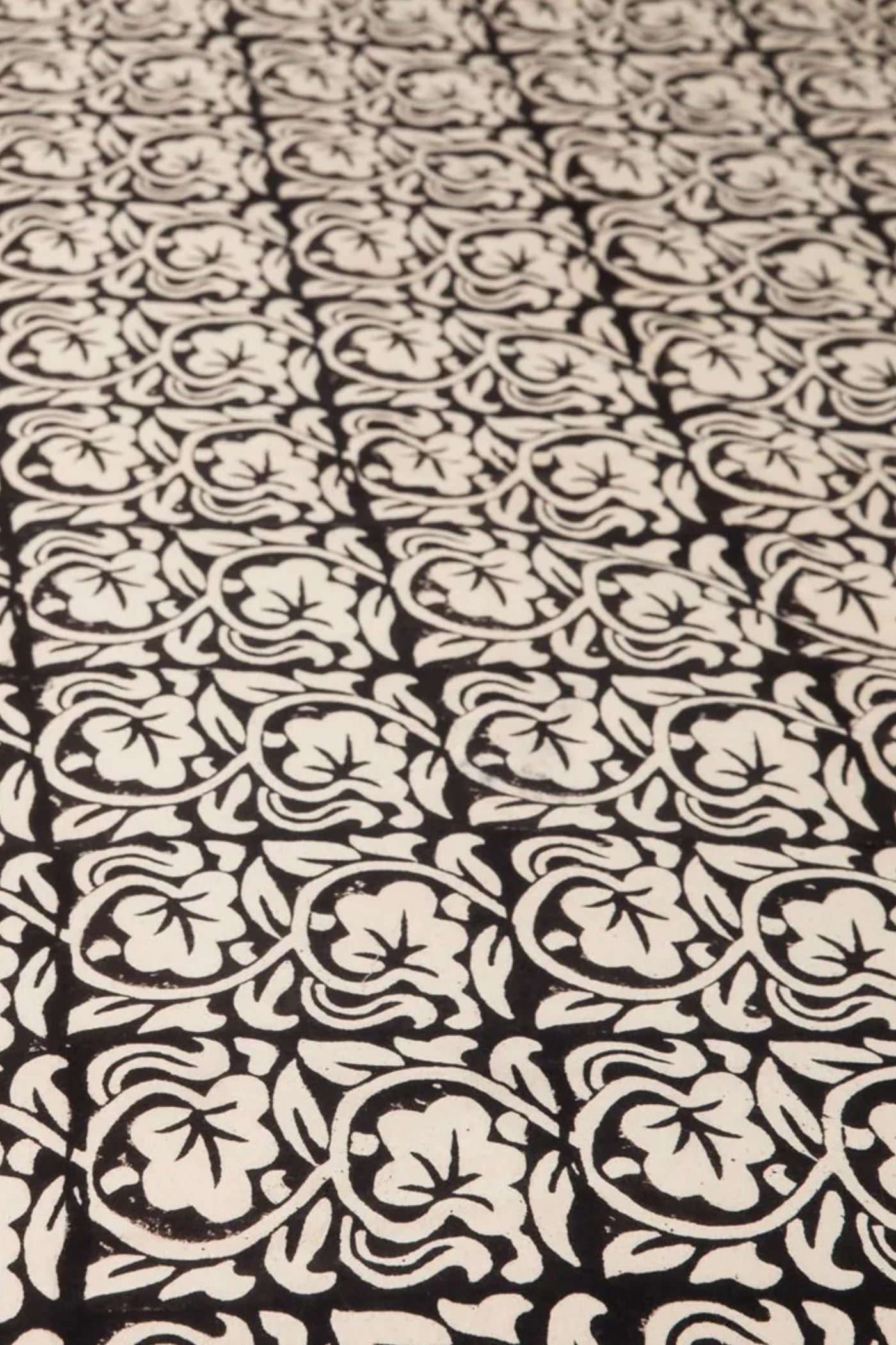 Block Print Floral Tablecloth in Crespicular Vines