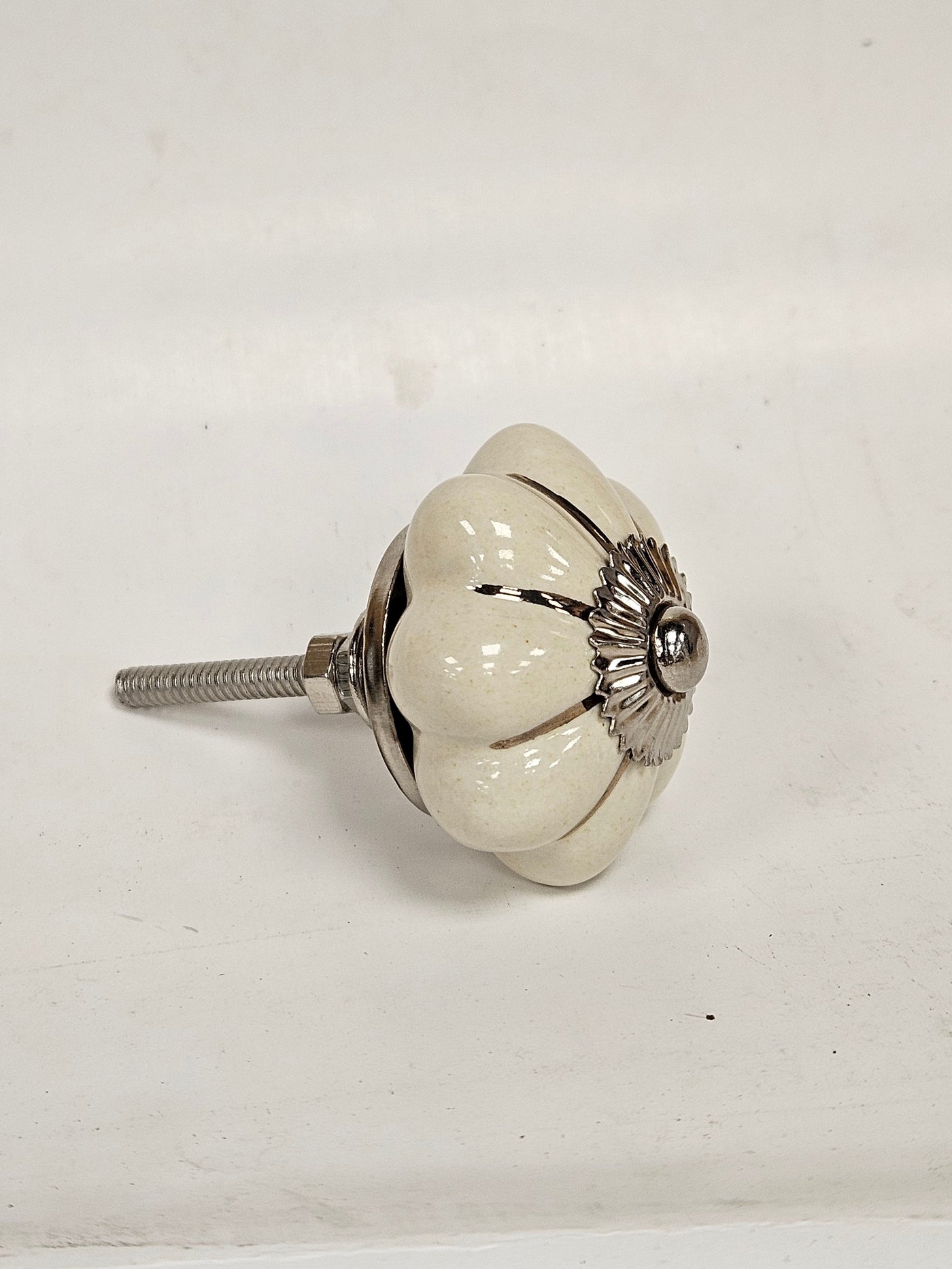 Scallop hand painted ceramic knob in beige