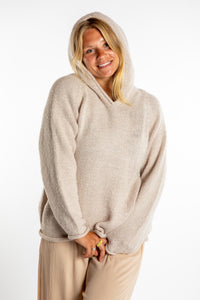 Sophie is wearing size M alpaca hoodie in Oatmeal