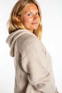 Sophie is wearing size M alpaca hoodie in Oatmeal