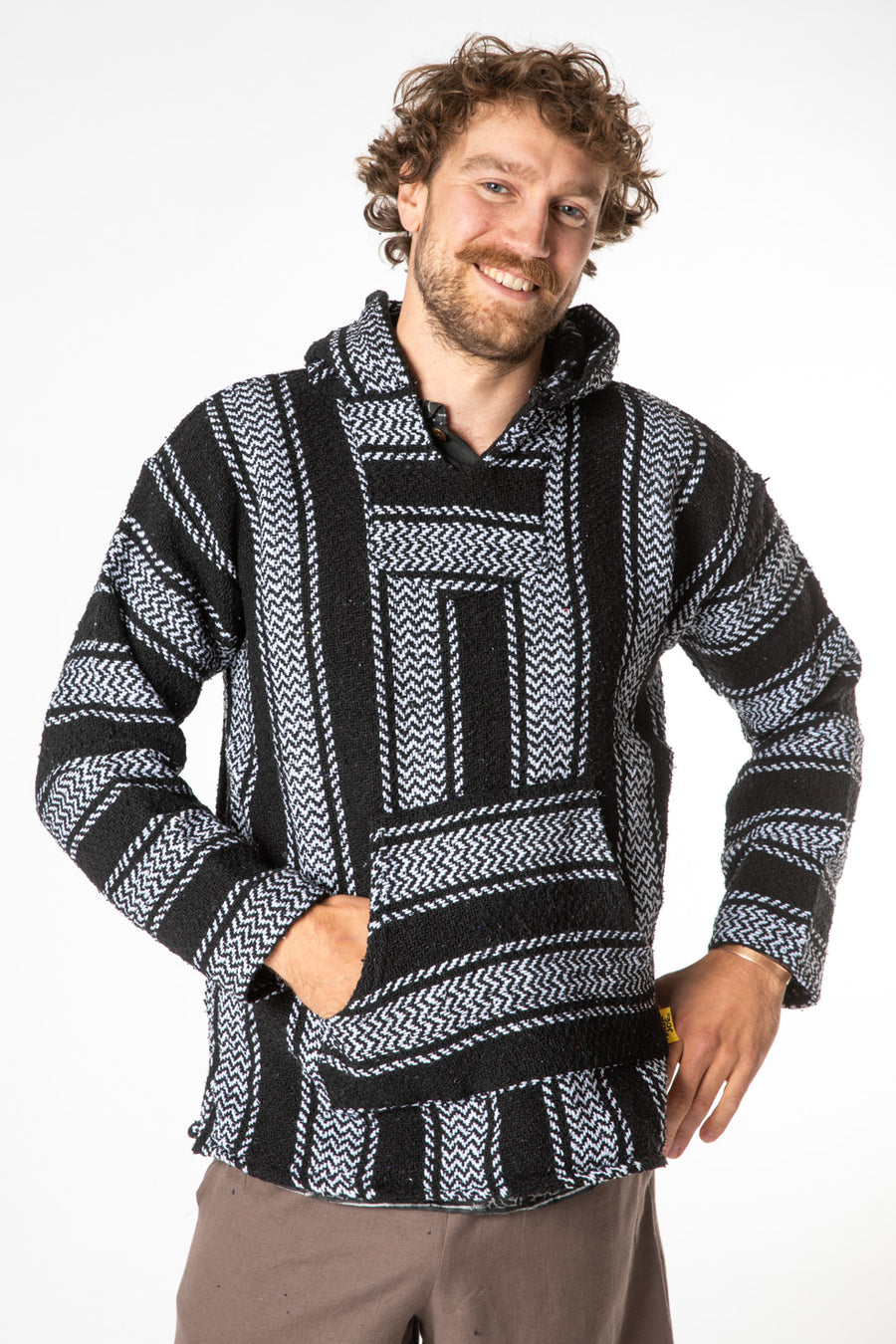 Ryan is wearing size L baja hoodie in black