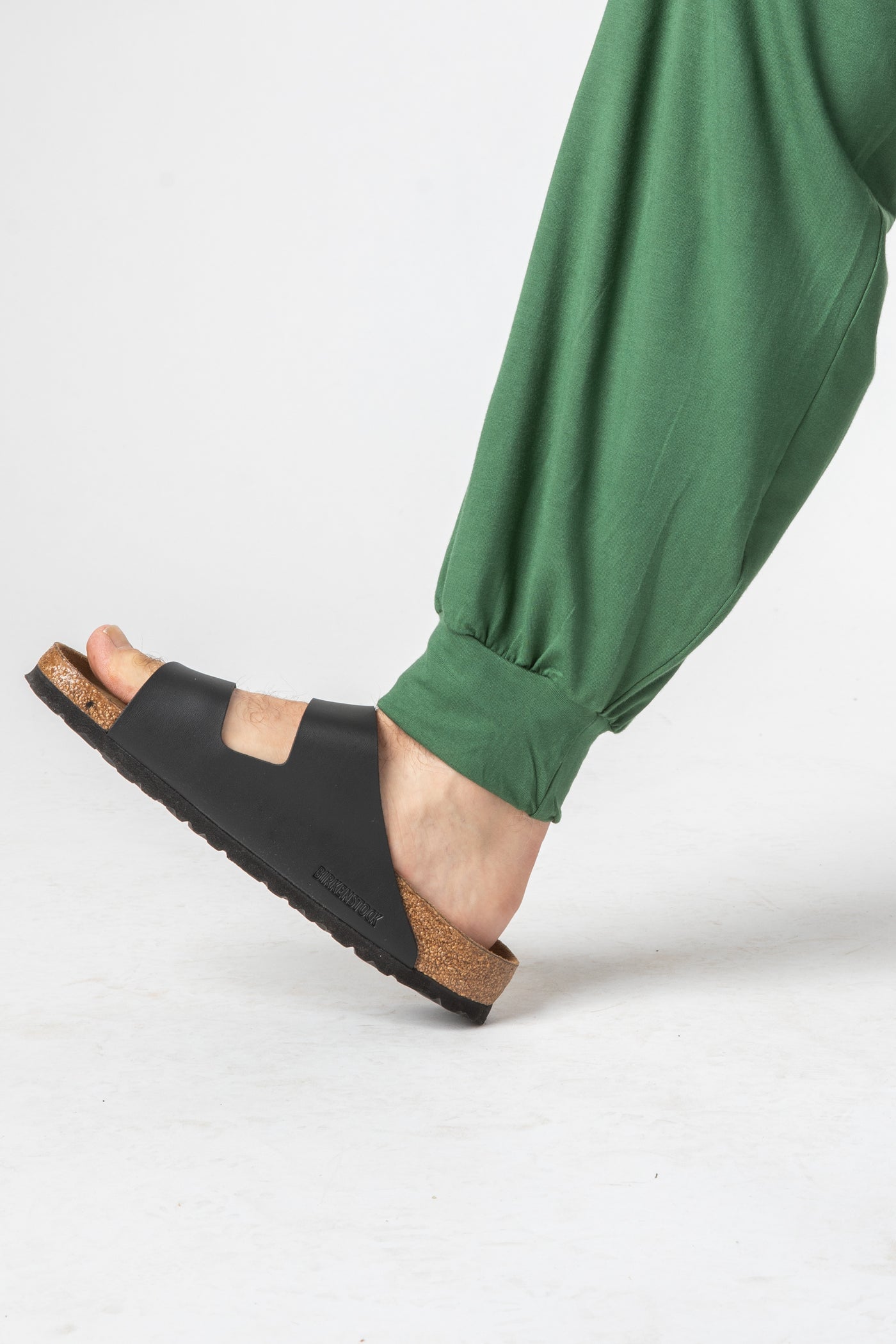 Zachariah is wearing size XL harem pants in olive