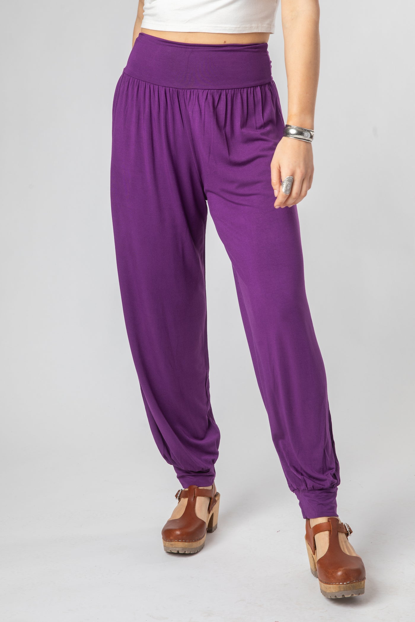 Sophie is wearing size S/M harem pants in purple