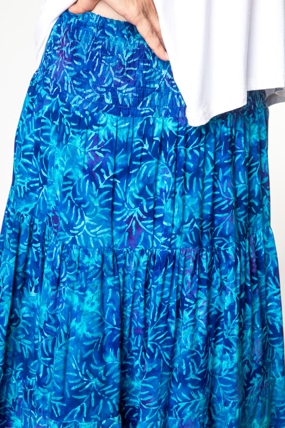 Nicole is wearing size M/L batik prairie skirt in blue foliage
