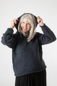 Toni is wearing size S alpaca hoodie in iceberg