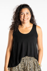 Teciane is wearing this flowy tank top in Black