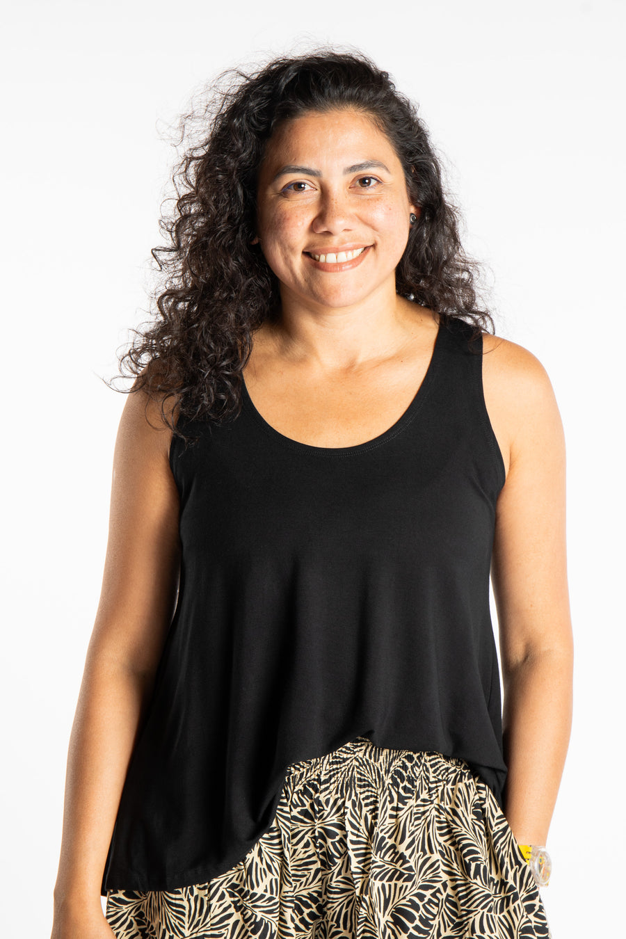 Teciane is wearing this flowy tank top in Black