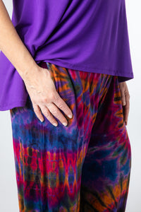Betty is wearing size S/M tie dye harem pants in purple