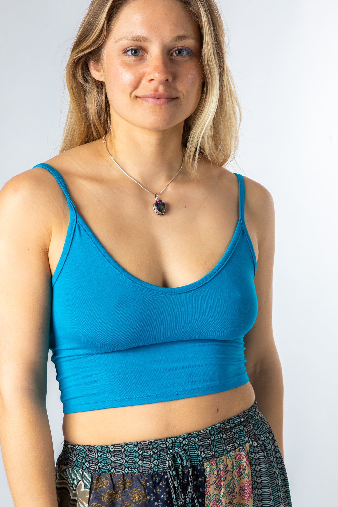 Sophie is wearing size S/M crop top in teal