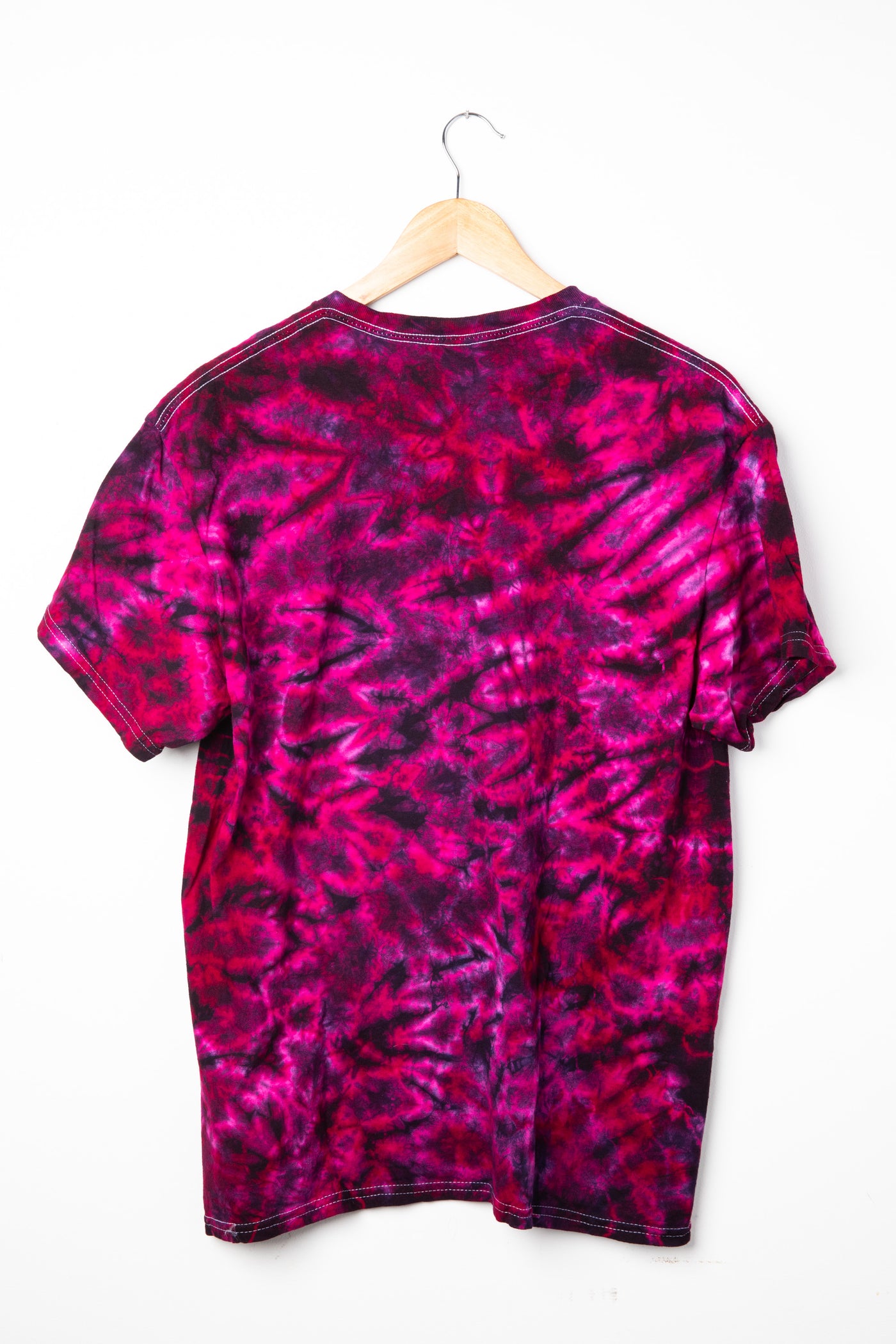 Crackle Tie Dye T-Shirt in Raspberry on white background
