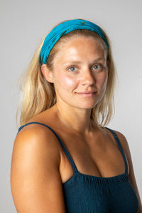 turquoise tie dye headband in bohemian style for everyday wear