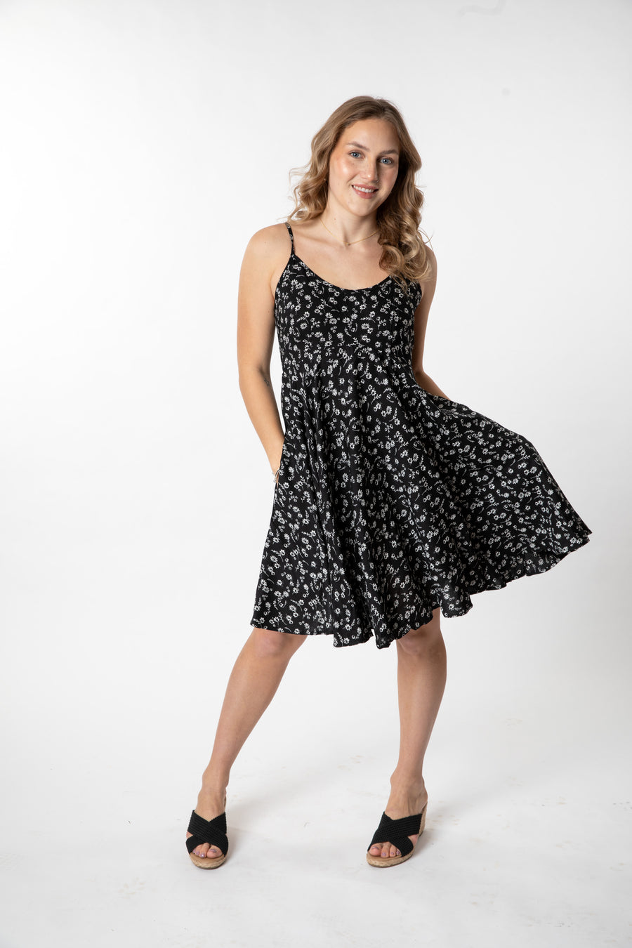 Jacalyn is wearing size S sun dress in black floret