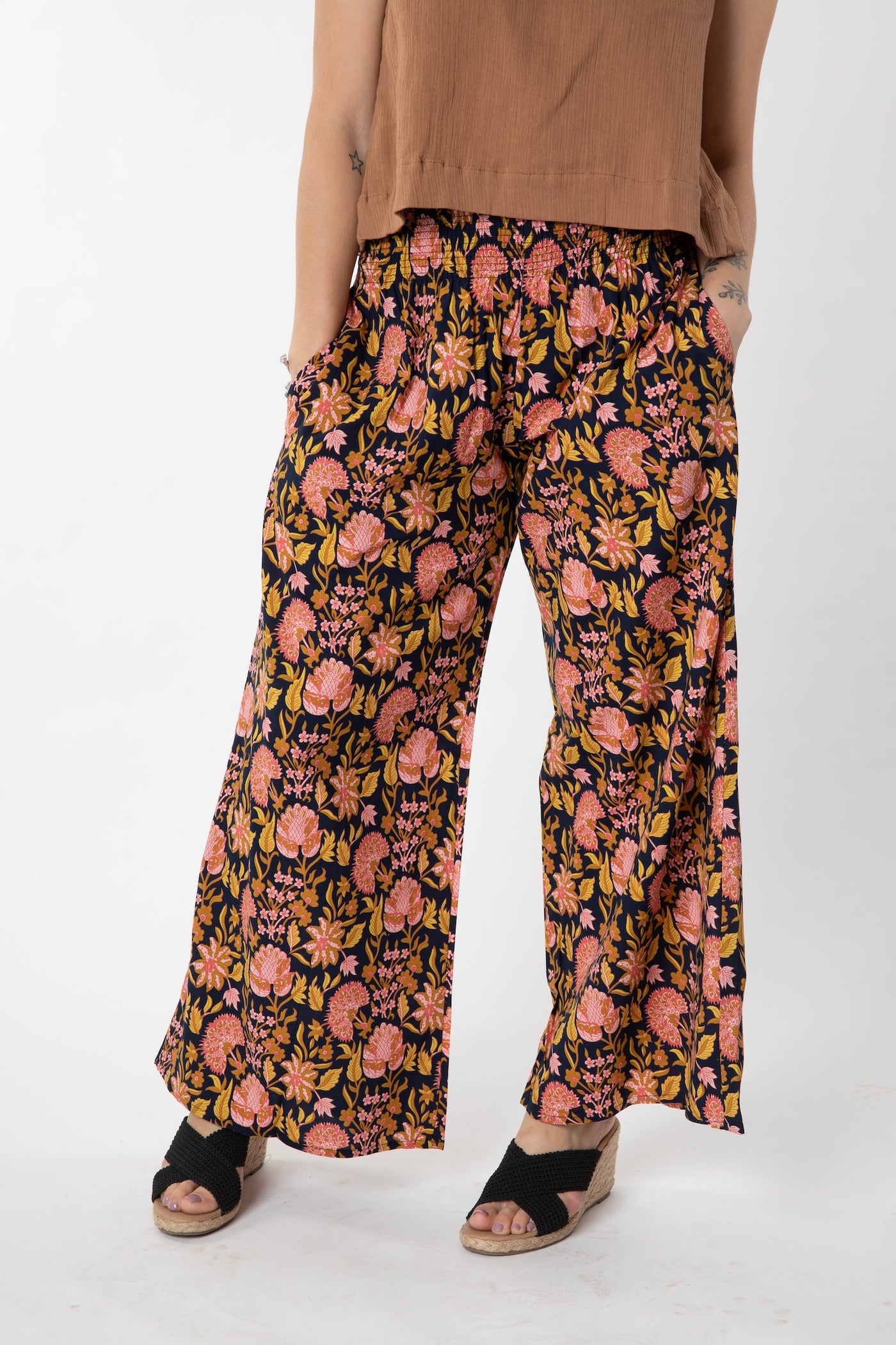 Jacalyn is wearing size S/M wide leg pants in coral peonies