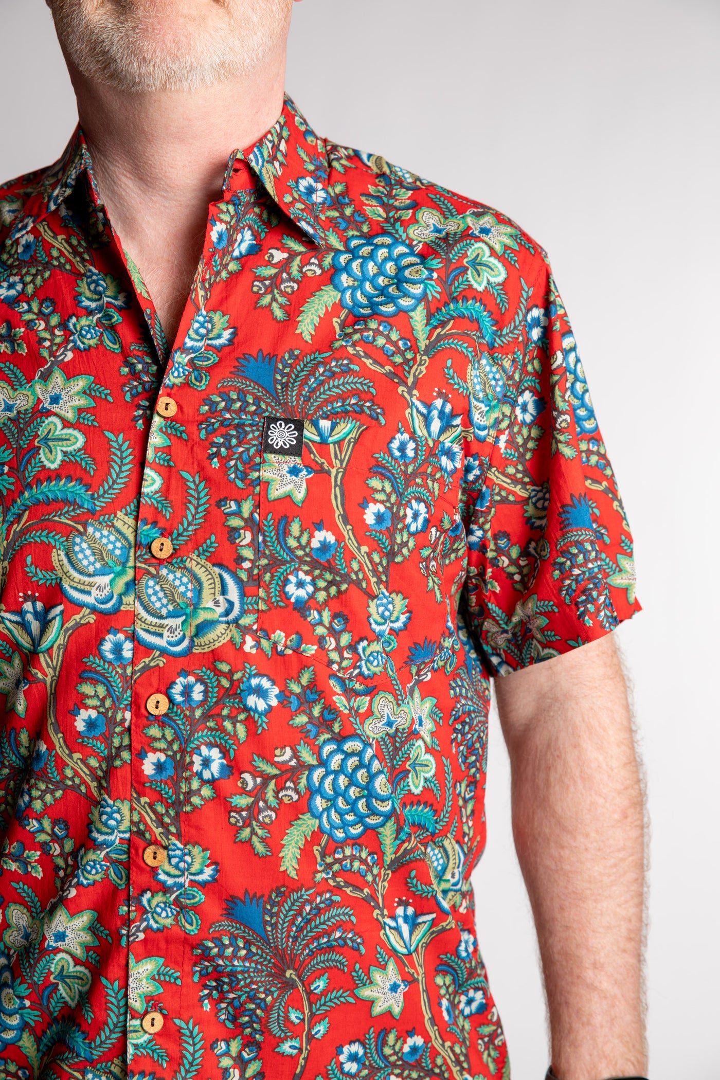 Chris, 5'7", wearing the LaLa Printed Cotton Button Up in red Crimson Garden, size M