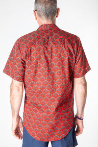 Ross is wearing size M printed cotton button up shirt in red peacock