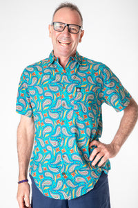 Ross is wearing size M printed cotton button up shirt in turquoise paisley