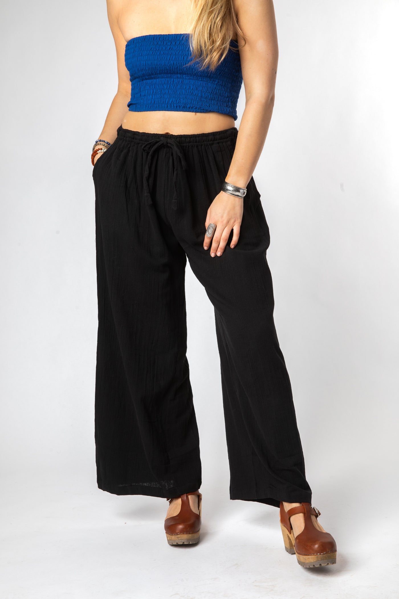 Sophie is wearing cotton pants in black