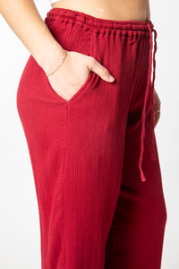 Sophie is wearing cotton pants in burgundy