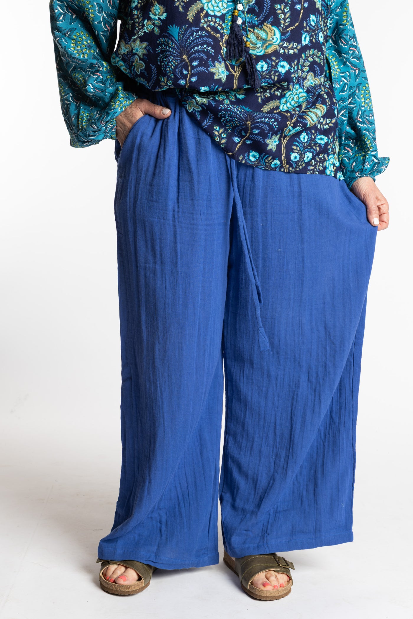 Betty is wearing the blue cobalt summer wide leg linen-style pants