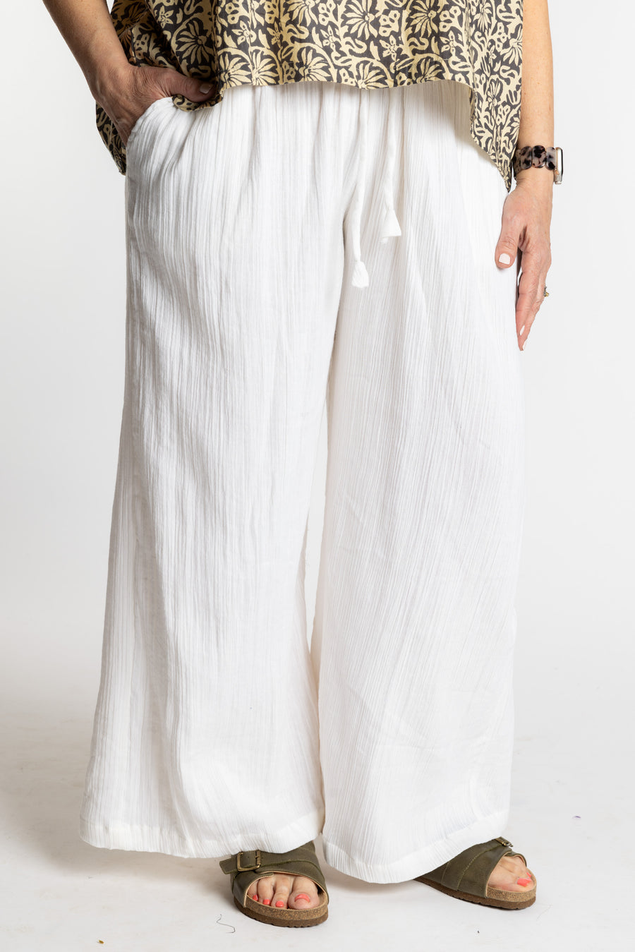Betty is wearing the white summer wide leg linen-style pants