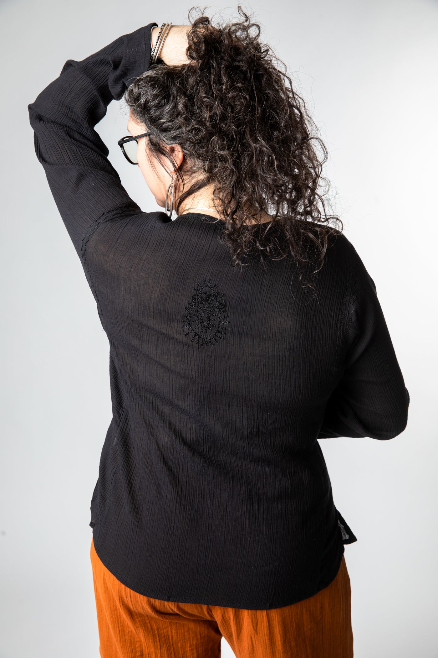 Susan is wearing size M cotton kurta in black