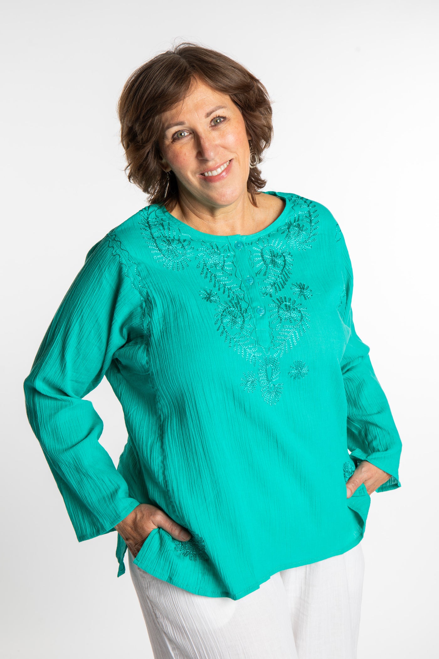 Betty is wearing a size L Turquoise embroidered Kurta top