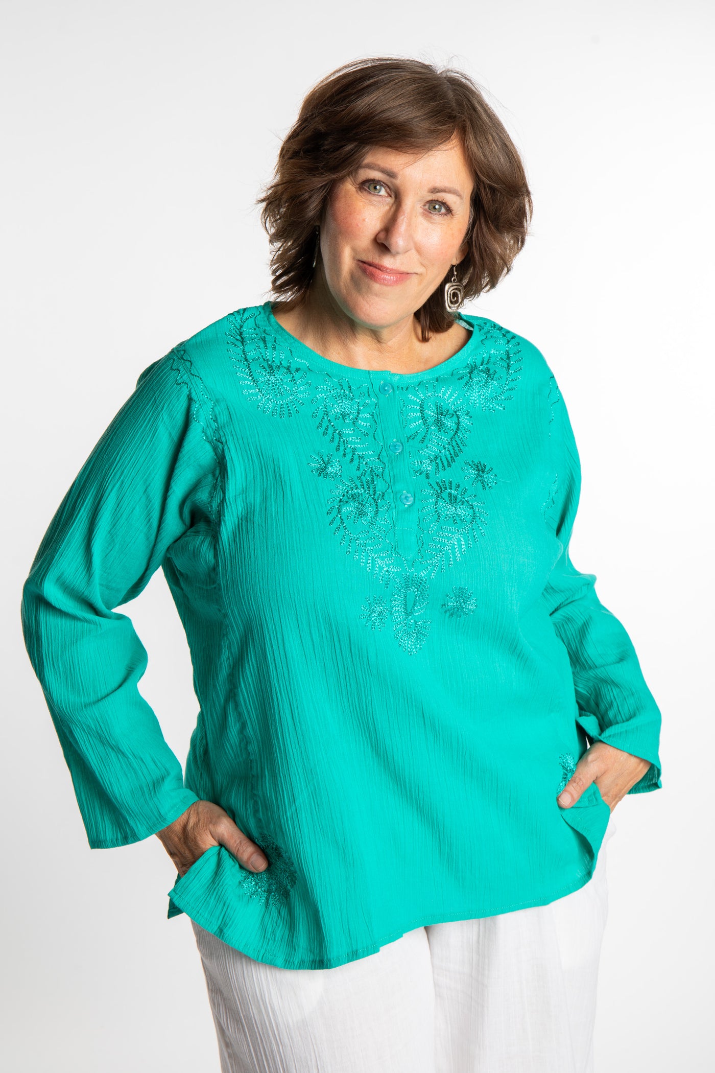 Betty is wearing a size L Turquoise embroidered Kurta top