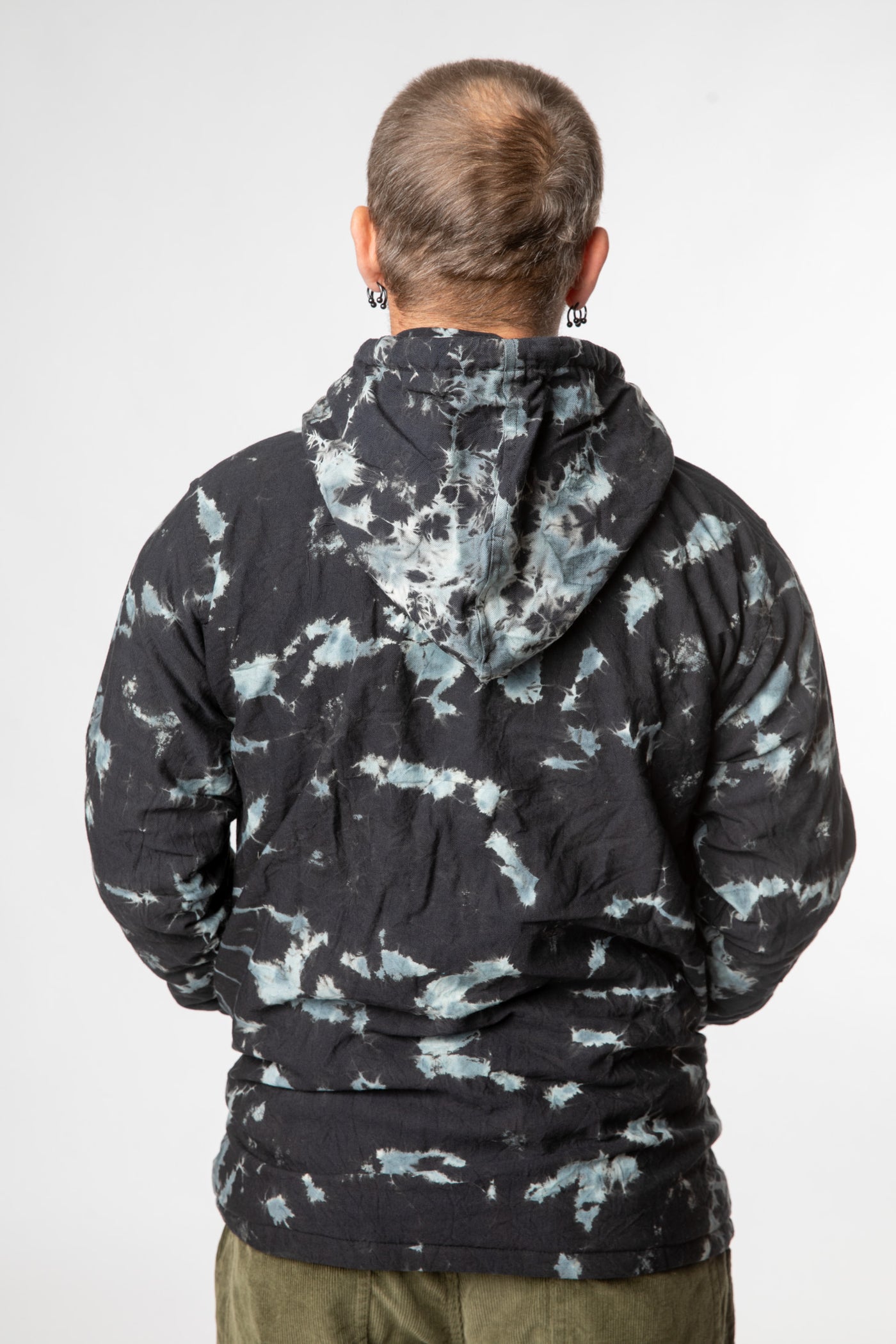 Harvey is wearing size M tie dye jacket in black