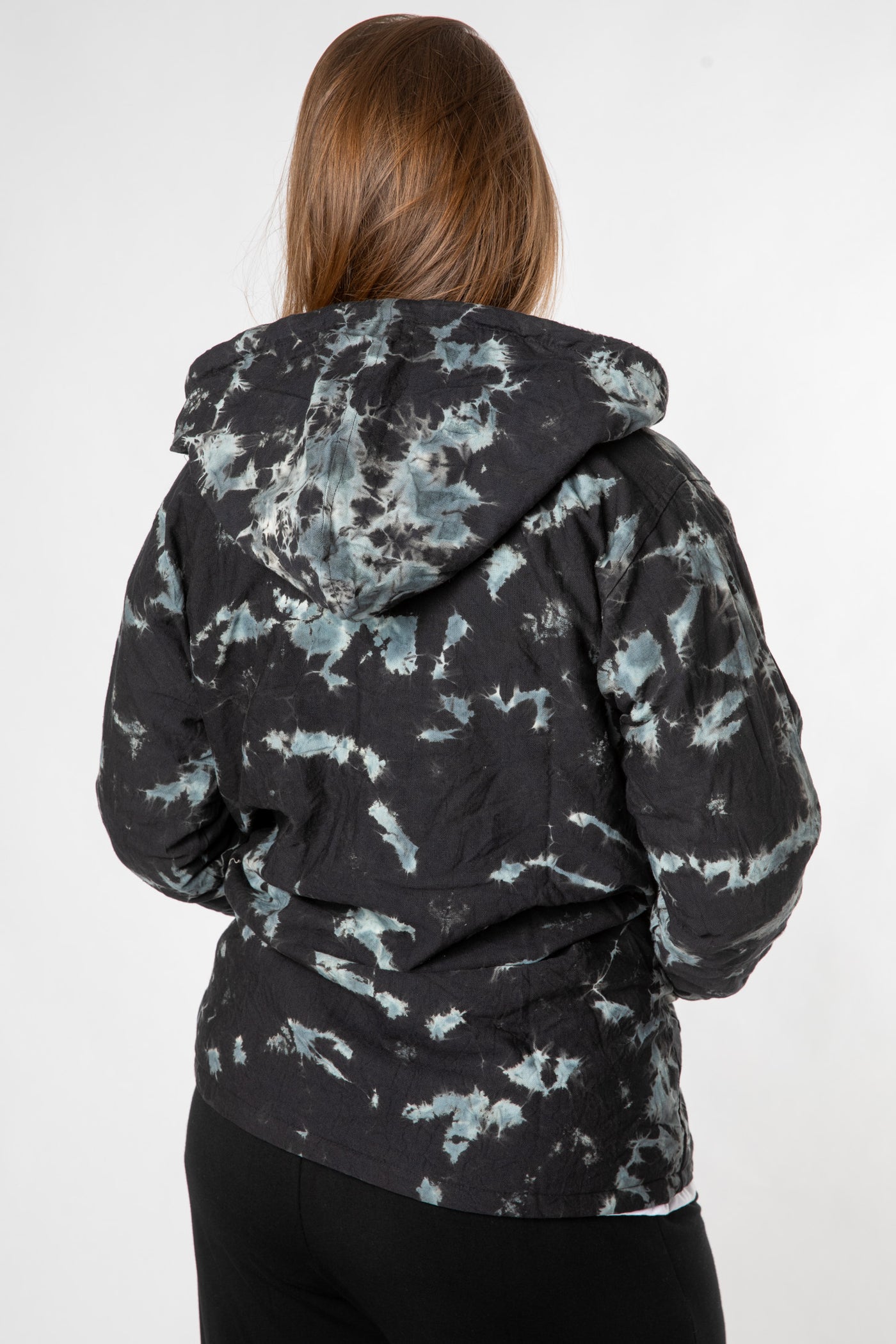 Margaret is wearing size M tie dye jacket in black