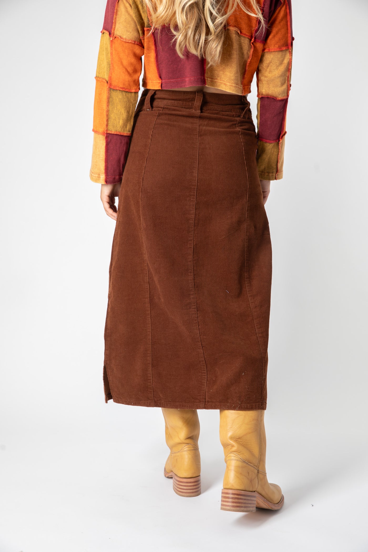 Sophie is wearing size S corduroy skirt in brown