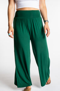 Sophie is wearing size S/M lounge pants in Green