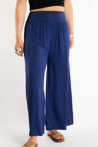 Sophie is wearing size S/M lounge pants in Navy