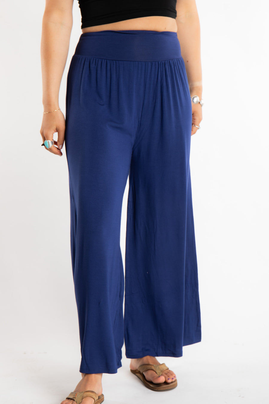 Sophie is wearing size S/M lounge pants in Navy