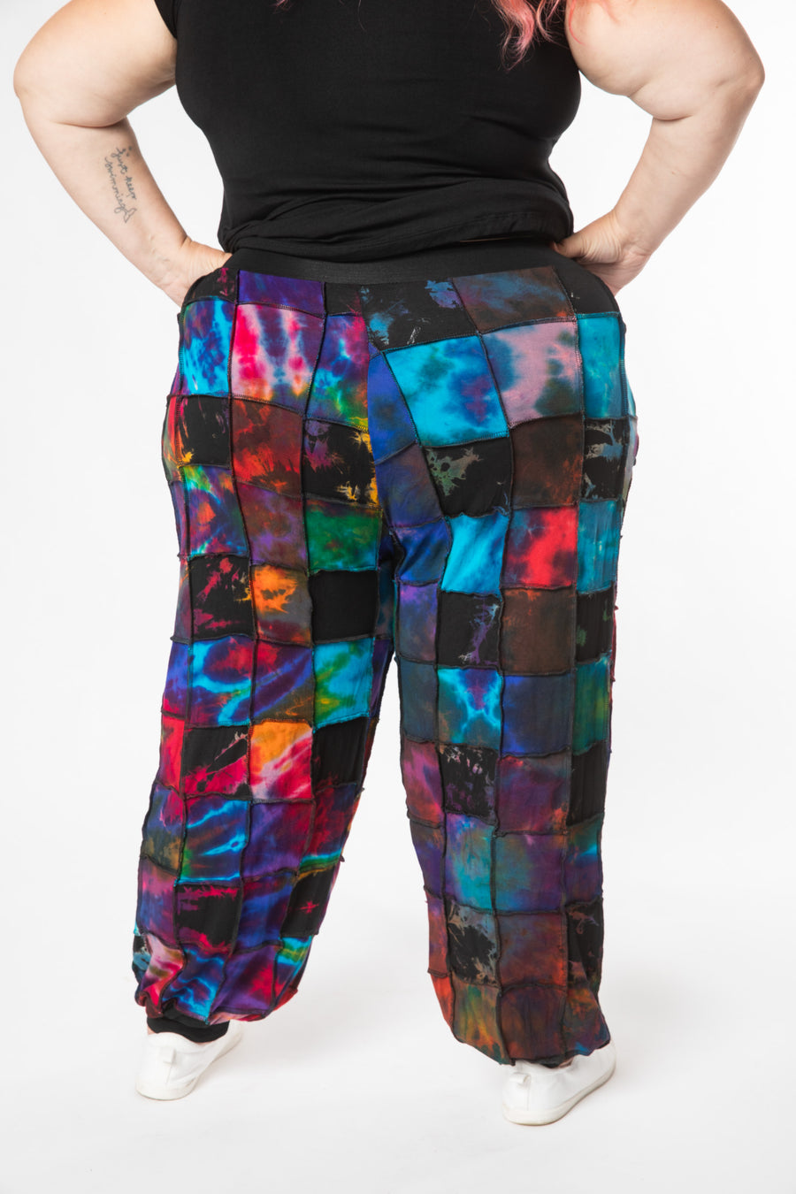 Angel is wearing size L/XL patchwork tie dye harem pants