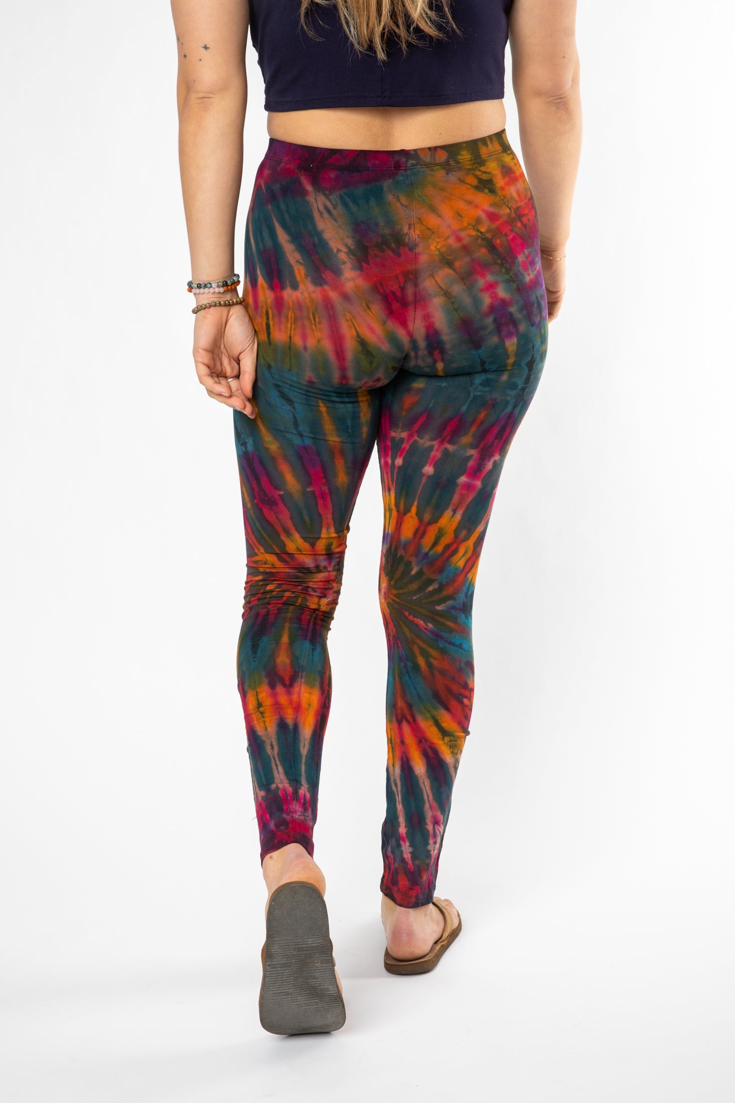 how to wear tie dye leggings