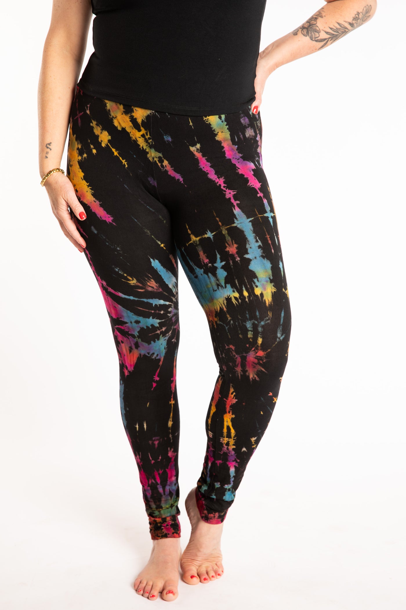 Maggie is wearing the size M/L Black Rainbow Tie Dye Leggings