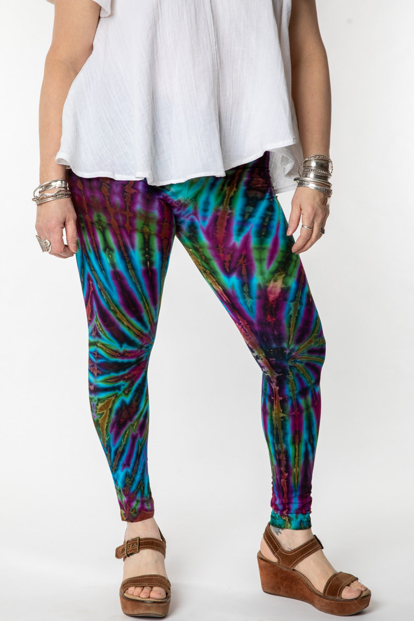 Susan is wearing size M/L tie dye leggings in ocean