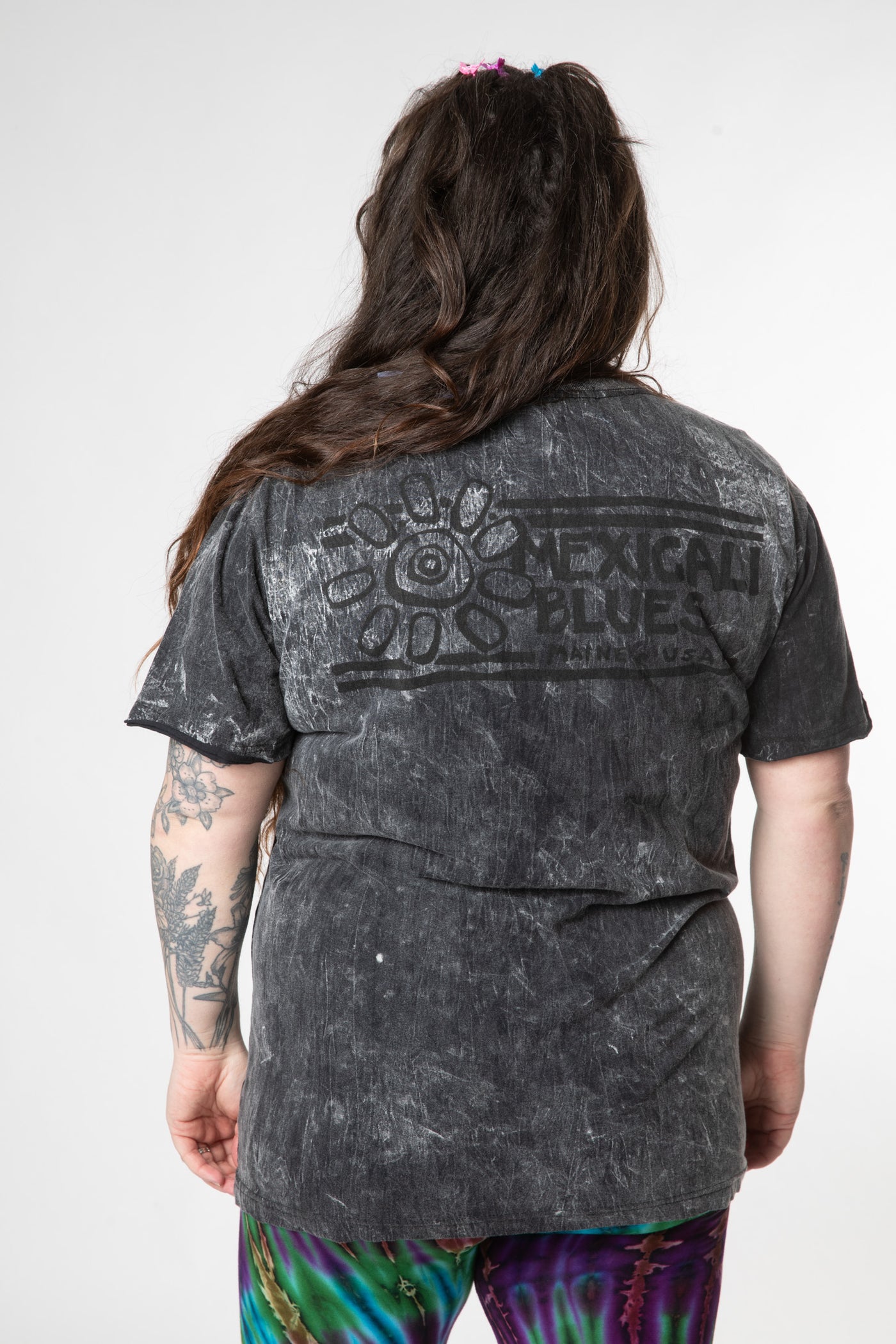 Desiree is wearing size L black tigers t shirt 