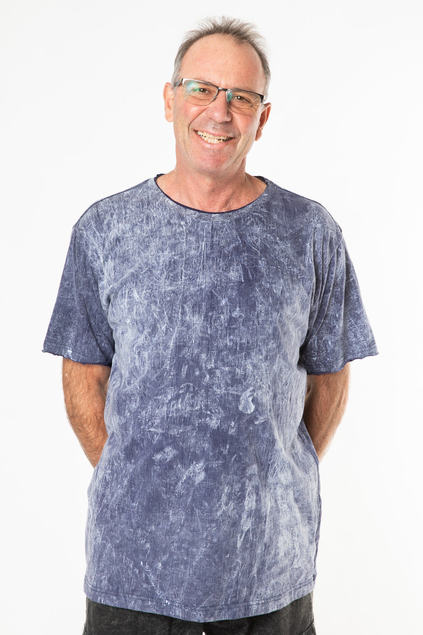 Ross is wearing size L stonewash t shirt in blue 