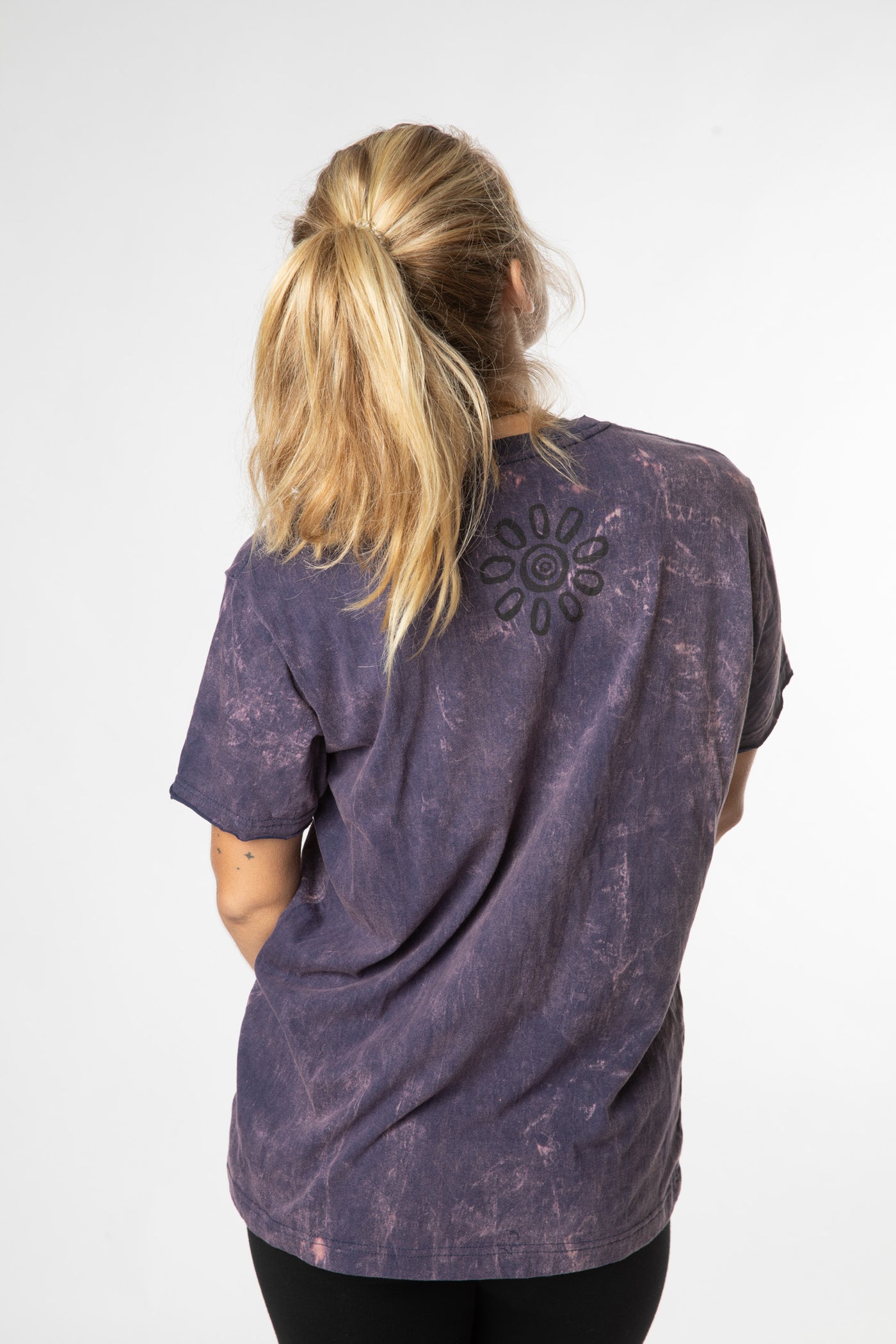 Sophie is wearing size S stonewash t shirt in purple 