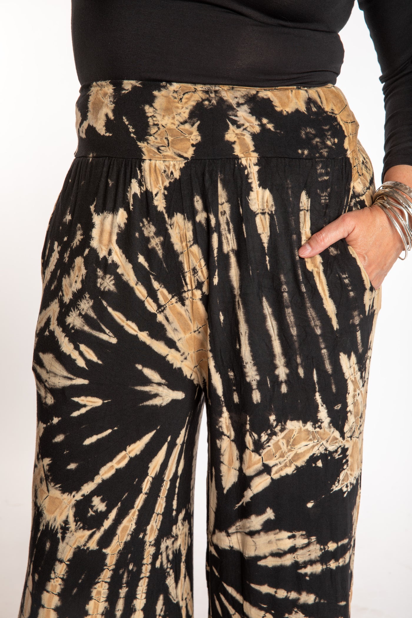 Susan wearing size S/M black tie dye pants in black and white