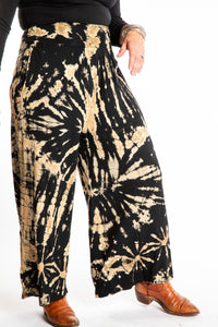 Susan wearing size S/M black tie dye pants in black and white