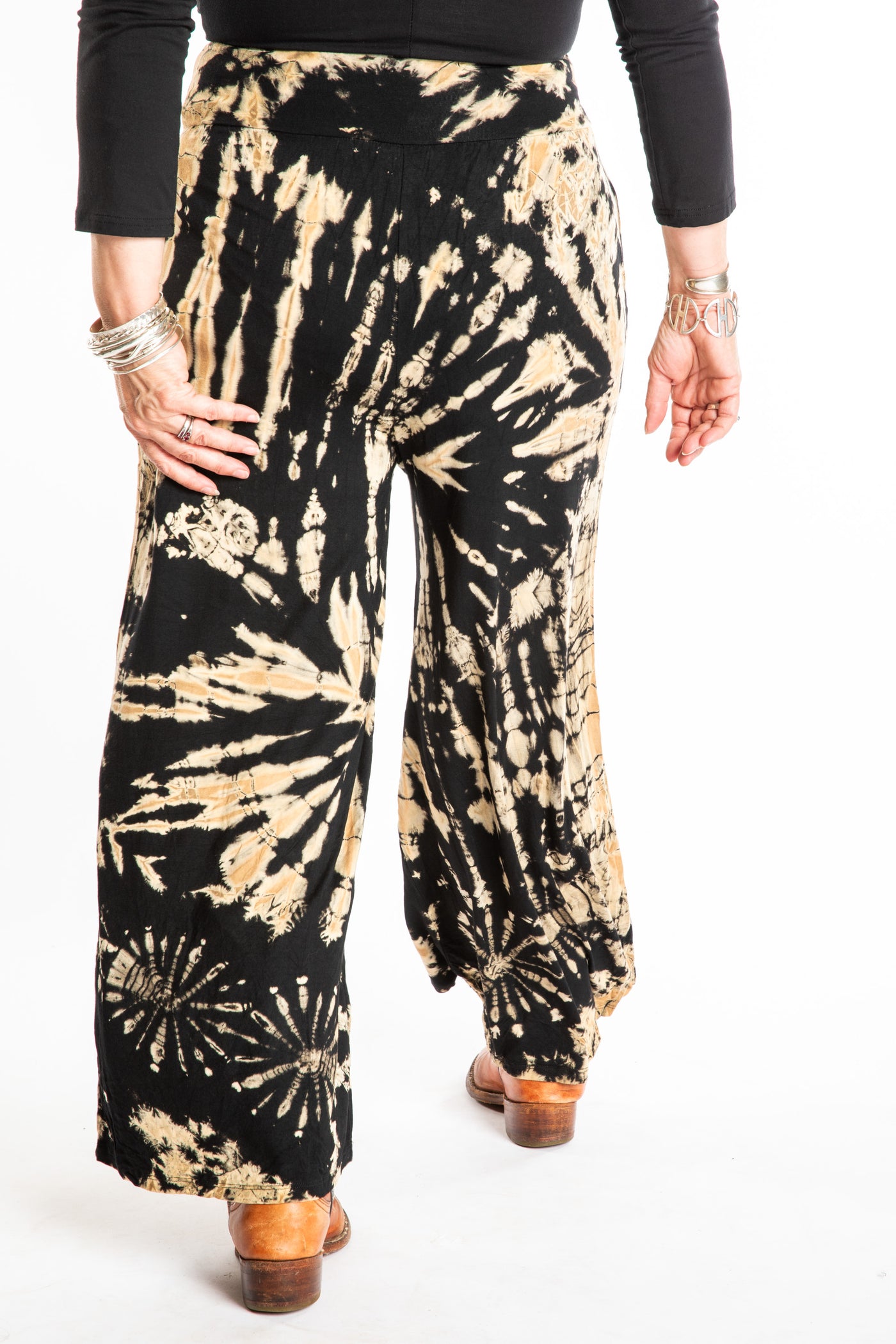 Susan wearing size S/M black tie dye pants in black and white