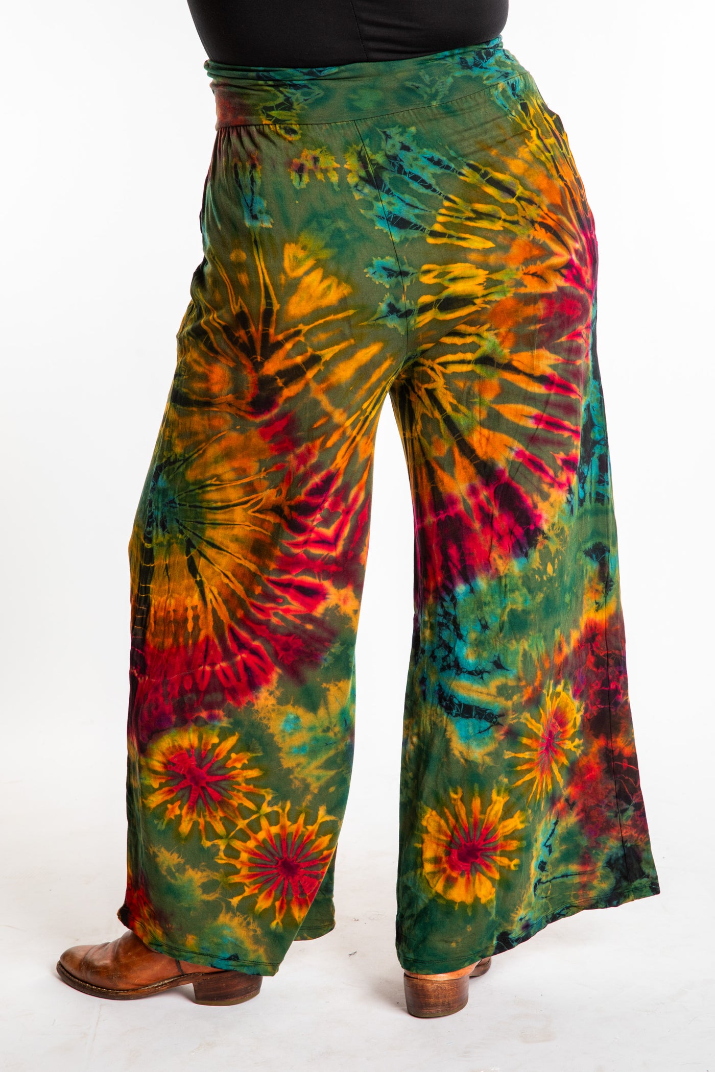 Susan wearing size S/M green tie dye pants in Green