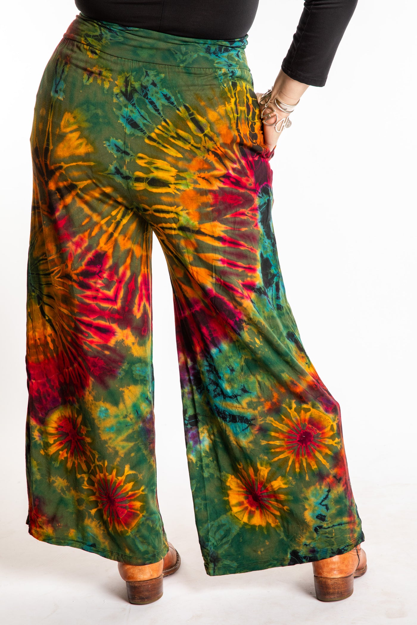 Susan wearing size S/M green tie dye pants in Green